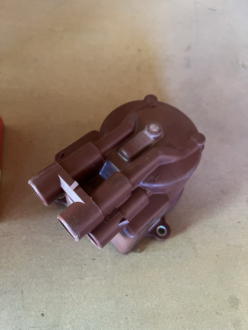 Toyota Forklift 4Y Engine Distributor Cap | STANDARD