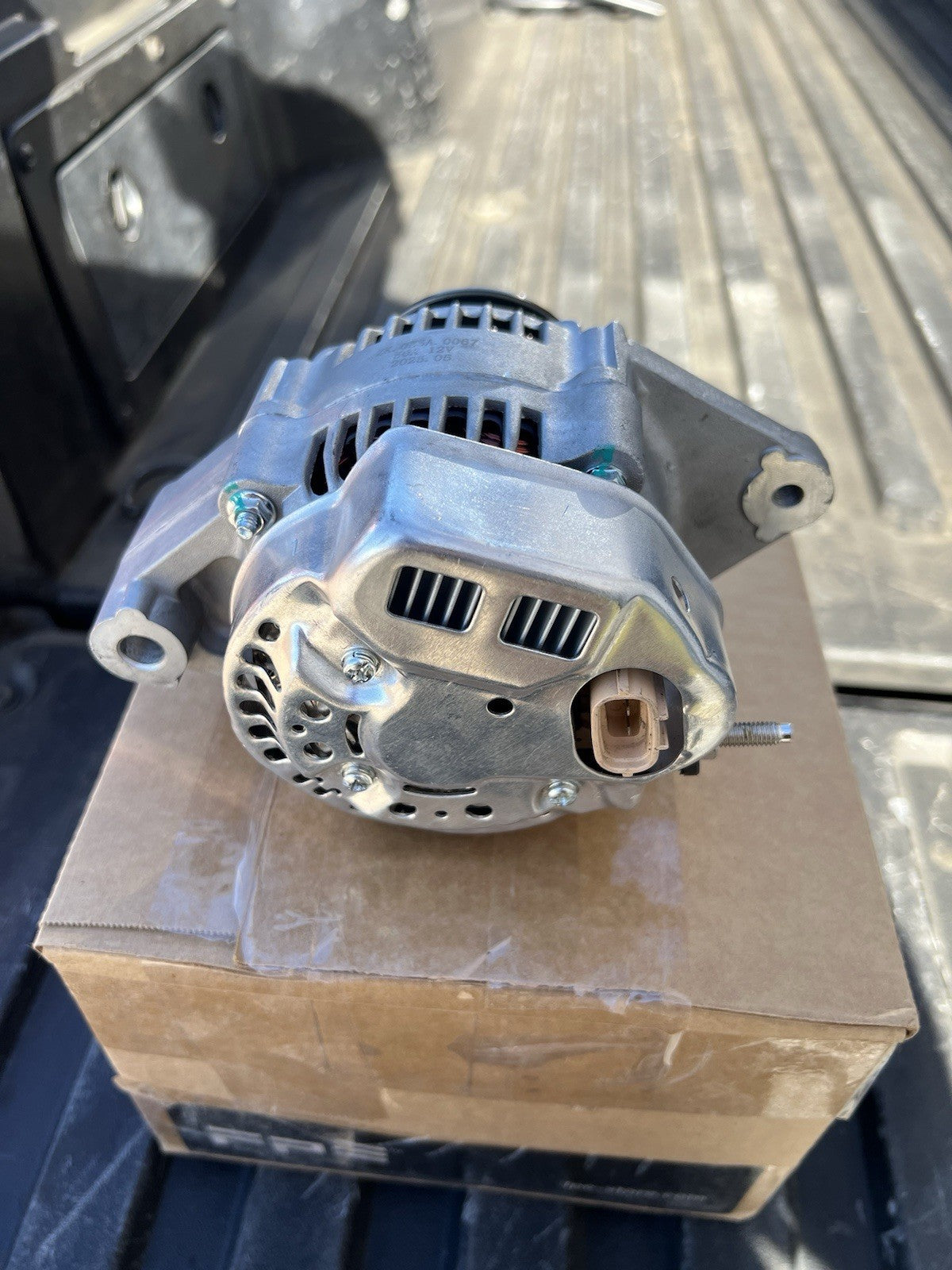 Toyota Forklift 27060-UB050, ALTERNATOR - (4Y) Fits 7 & 8 SERIES